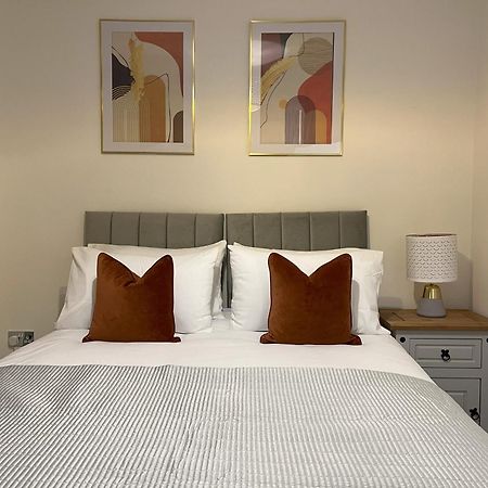 The Blue Lagoon Apartment Leicester Bagian luar foto