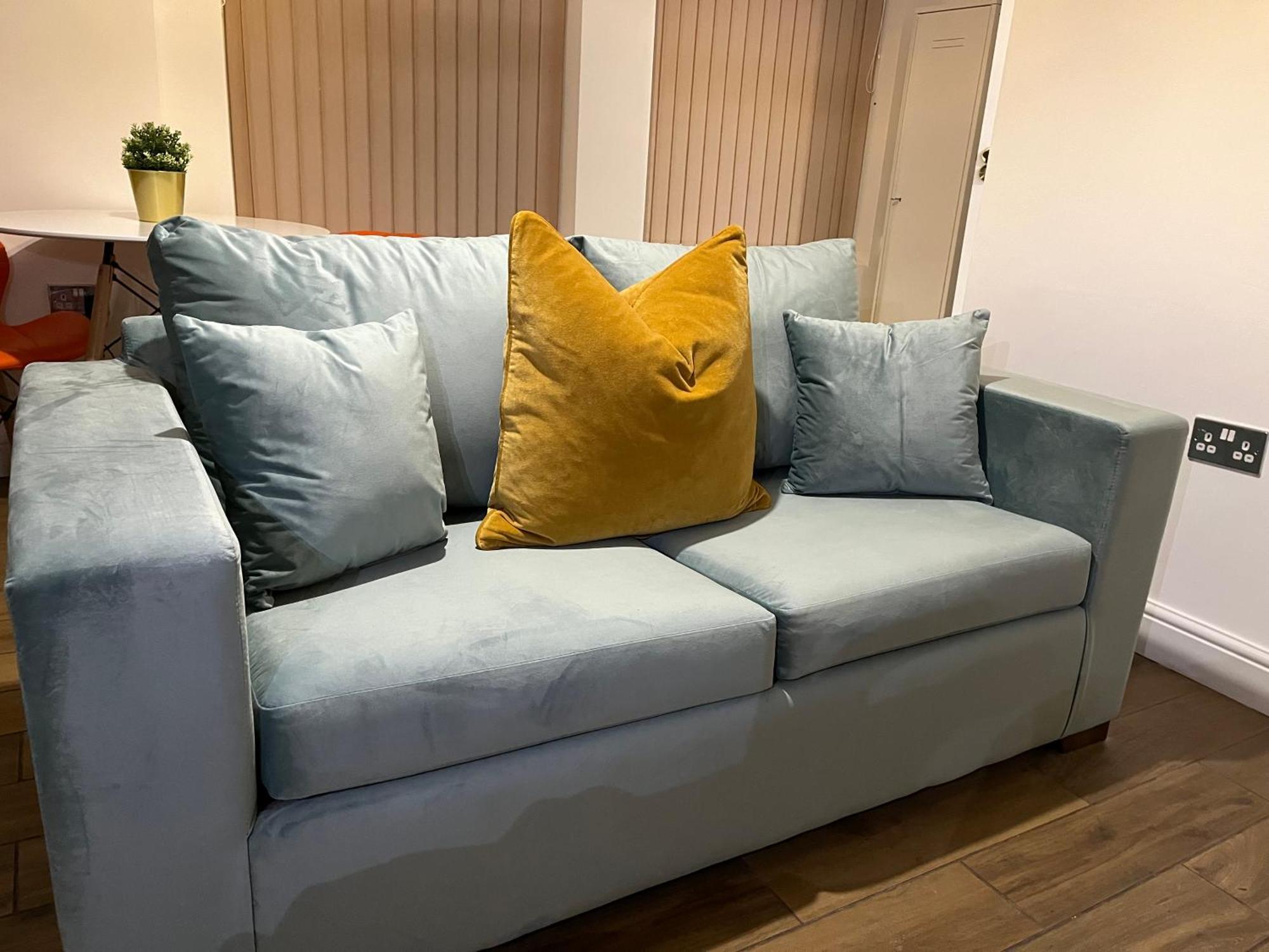 The Blue Lagoon Apartment Leicester Bagian luar foto